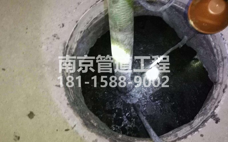 216中央门清理化粪池