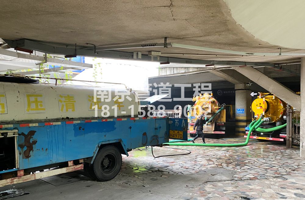 273中央门商场地下室污水清理